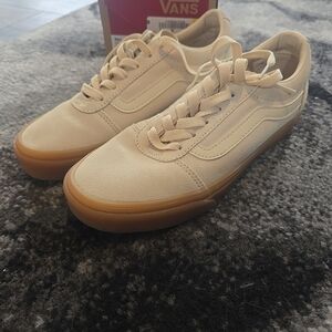 Vans Ward Women's Cream Sneakers with Gum Sole NIB